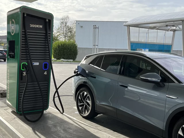 Gabriëls opens second of 30 ultra-fast chargers for Belgium