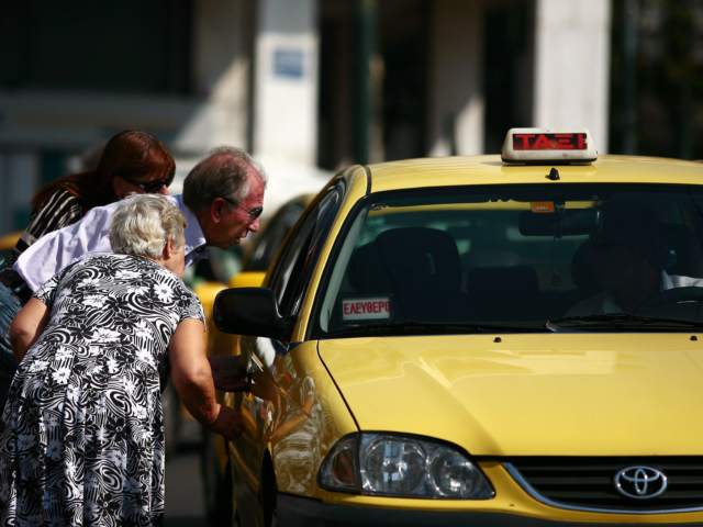 La Grèce va subventionner les taxis jusqu'à 17 500 euros pour qu'ils passent à l'électrique
