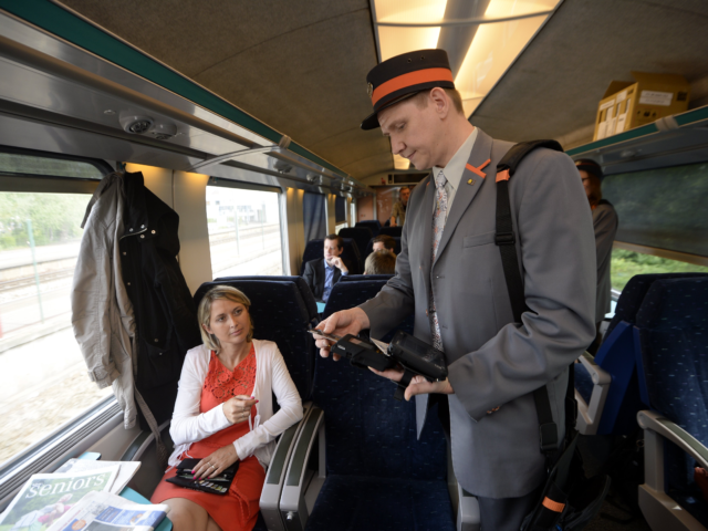 Belgische spoorwegen schaffen contante betalingen in treinen af