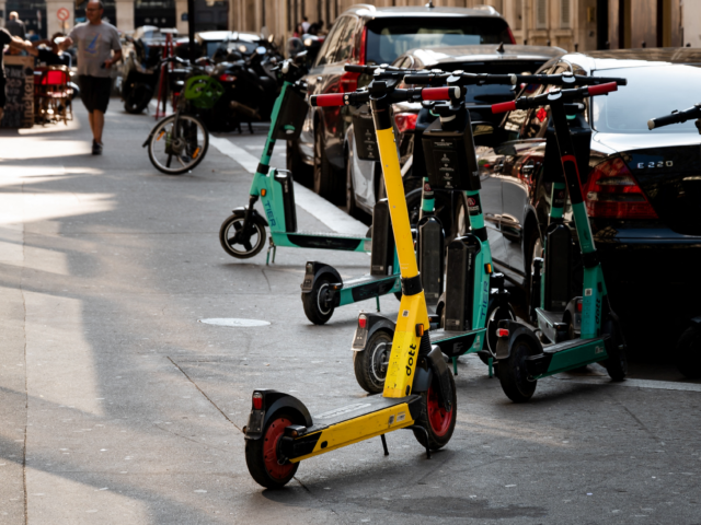 Parijzenaars stemmen over verbod op e-scooters