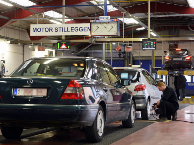 Vlaanderen wil herkeuring van auto's door garagehouders