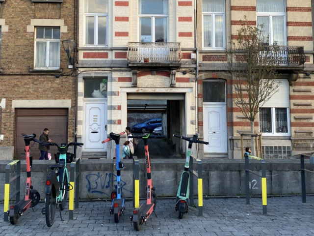 Le Pentagone de Bruxelles se dote de 250 zones de dépôt pour les scooters électriques