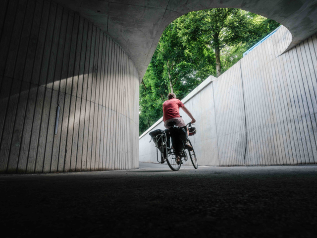New bike tunnel allows smooth passing under Brussels Ring
