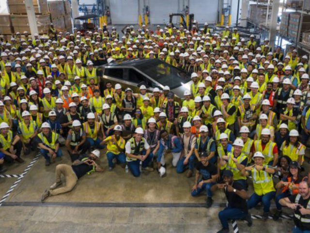 Tesla bouwt 'eerste Cybertruck' in gigafabriek in Texas
