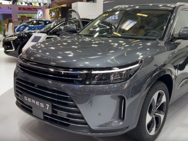 Het Chinese Seres toont de sterkere 5 en nieuwe 7 SUV's