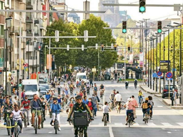 Le dimanche sans voiture à Bruxelles réduit les émissions de NOx de 77 à 97 %.