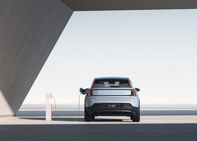 Volvo Cars sales for one third electrified and growing