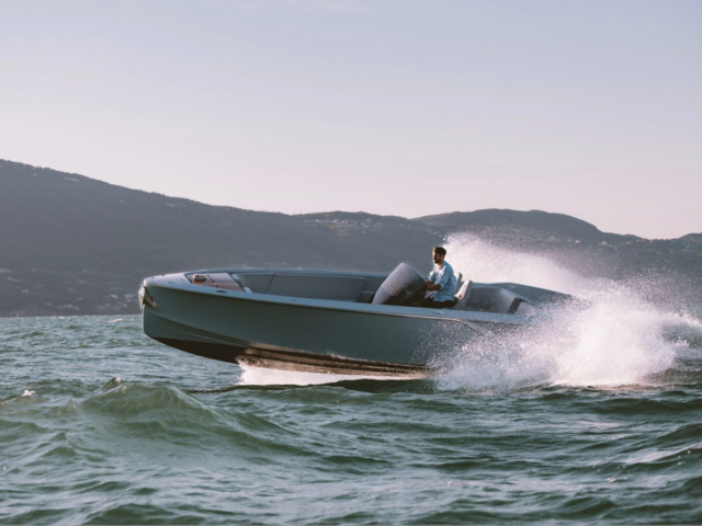 eFantom Air: 400 kW of electric Porsche power on the water