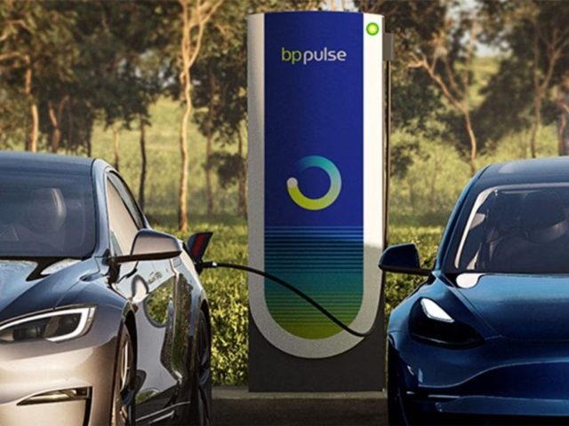 BP Pulse installeert Superchargers van Tesla