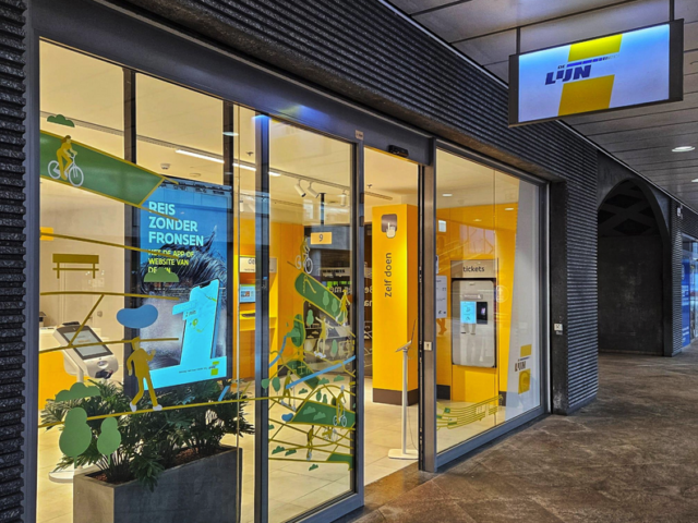 De Lijn opens first new store at Antwerp Central station