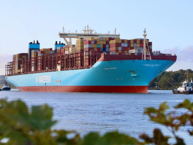 Container shipping company Maersk cuts 10.000 jobs