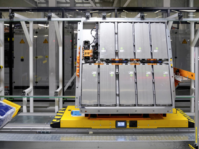 La morosité du marché des véhicules électriques met en veilleuse la Gigafactory de Volkswagen