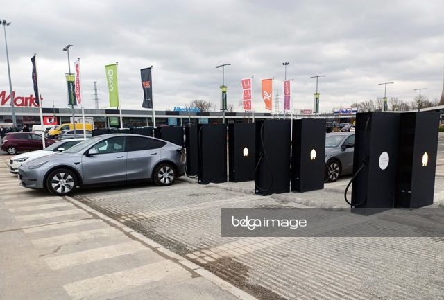 Sint-Pieters-Leeuw inaugurates Flanders’ largest fast-charging plaza