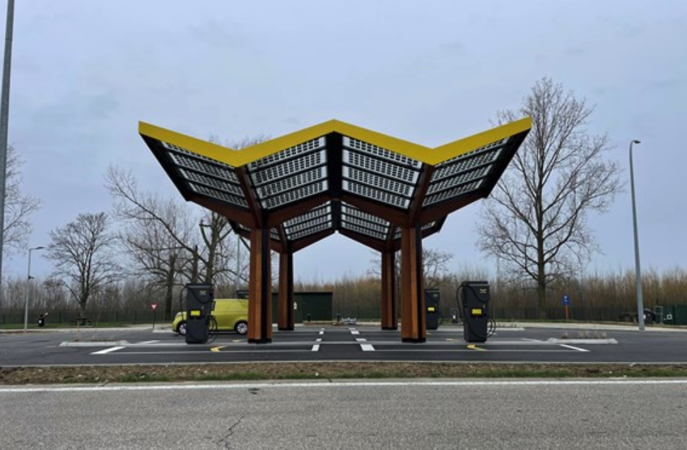 Fastned Walshoutem first with 400 kW chargers in Belgium 