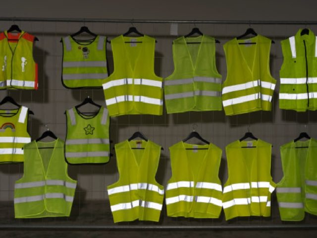 Dutch ANWB & German ADAC warn for unsafe safety jackets