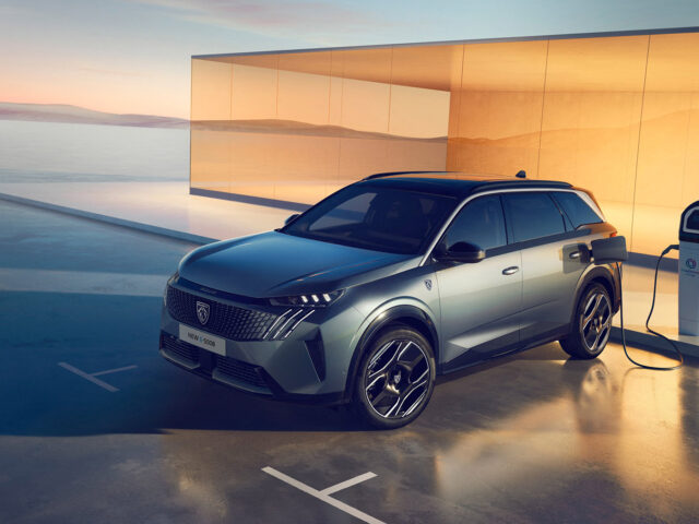 Peugeot présente la nouvelle voiture électrique à 7 places e-5008