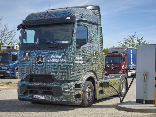 Mercedes-Benz Trucks atteint 1 000 kW de charge avec l'eActros 600