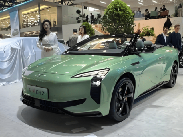 Hongqi lance un véhicule électrique décapotable au salon de l'automobile de Pékin