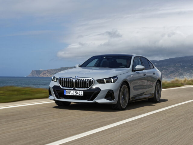 Verkoop elektrische BMW's stijgt waar concurrenten dalen