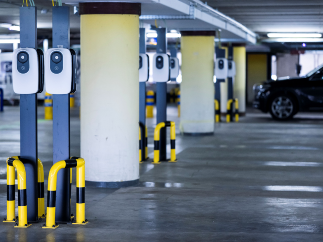 700 extra charging stations for car parks at Brussels Airport