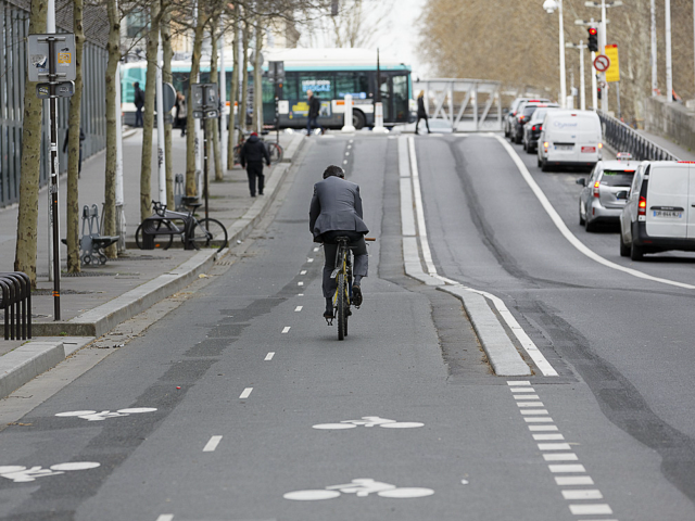 Le vélo plus populaire que la voiture dans Paris intra-muros