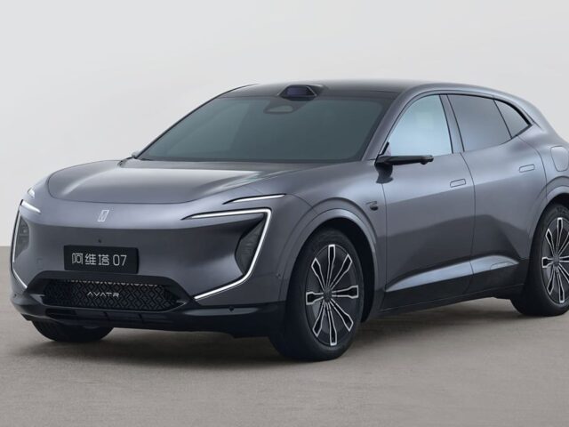 L'entreprise chinoise Avatr 07, un véhicule électrique à autonomie étendue qui rivalisera avec la Model Y de Tesla