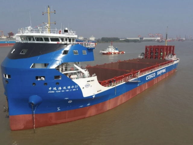 Het Chinese Cosco lanceert 's werelds eerste batterij-elektrische containerschip