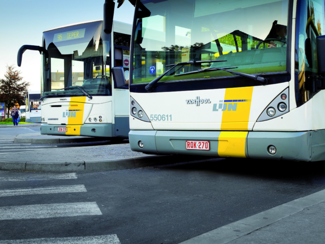 Tientallen bussen van De Lijn buiten dienst door faillissement Van Hool