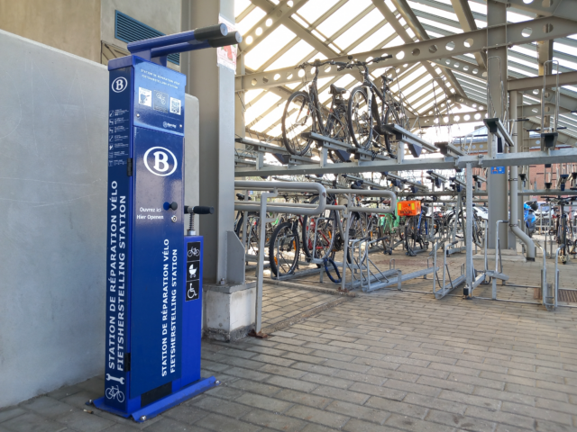 Bicycle repair kiosks at some 30 NMBS/SNCB stations