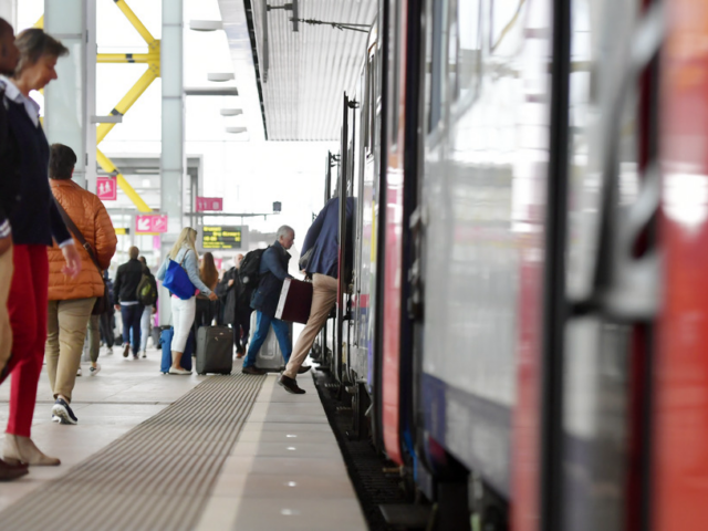 NMBS/SNCB train passenger slightly less satisfied with service