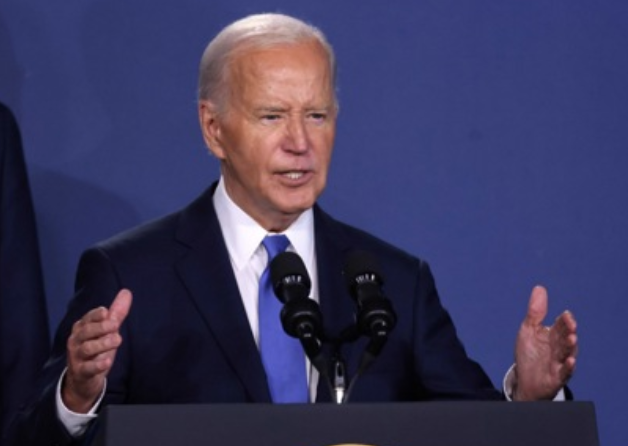 Le président américain Joe Biden alloue 1,7 milliard de dollars à la fabrication de voitures électriques