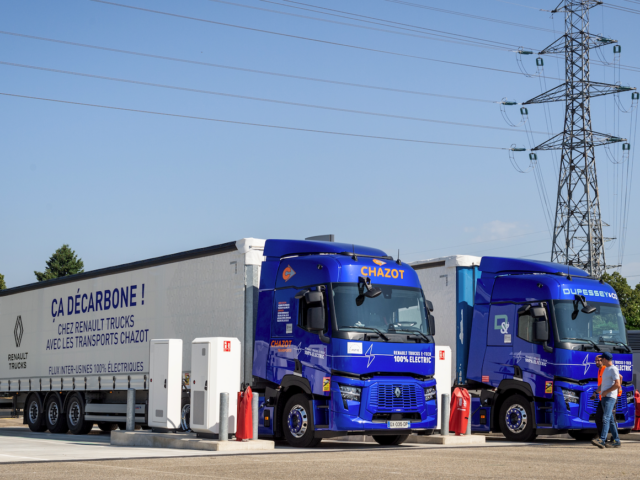Renault Trucks electrifies its in-house logistics