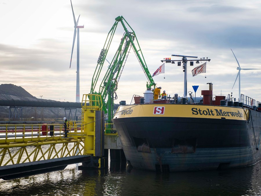 First barge filled with CO2-captured made bioethanol in Ghent ...