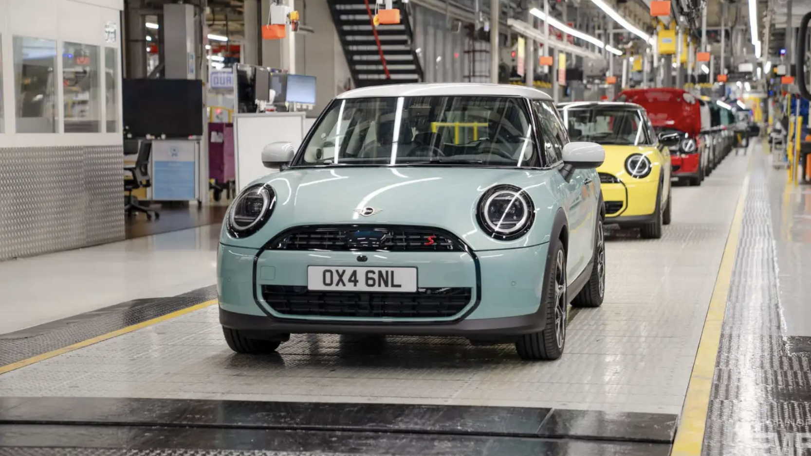 BMW keeps electric Mini production out of Oxford for now